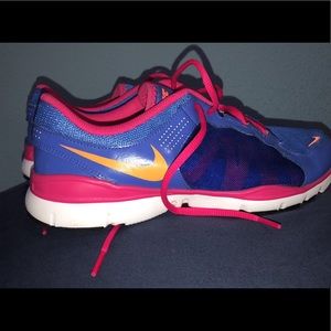 Nike tennishoes